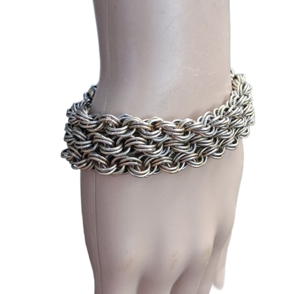 VINTAGE 1960s GOLDETTE GOLDTONE TEXTURED TRIPLE CHAIN BRACELET - Picture 2 of 10